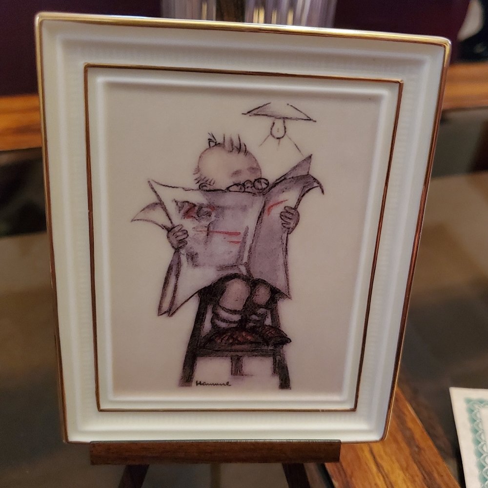 Hummel with easel